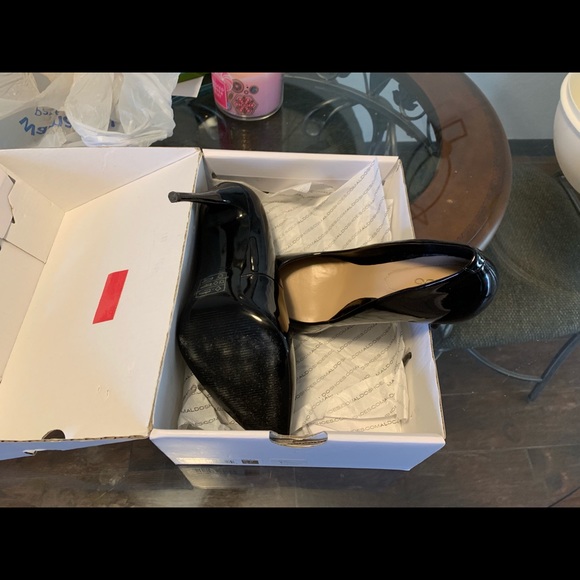 Size 10 Aldo Black patent heels - Picture 3 of 3